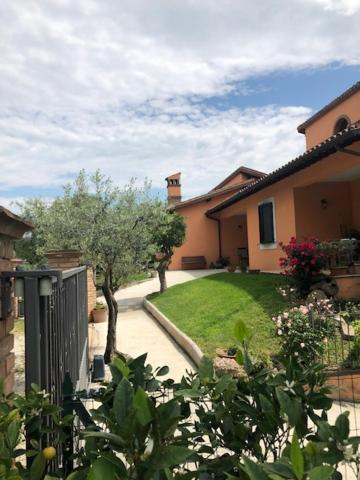 Il Giardino Delle Rose Apartment Spello Luaran gambar